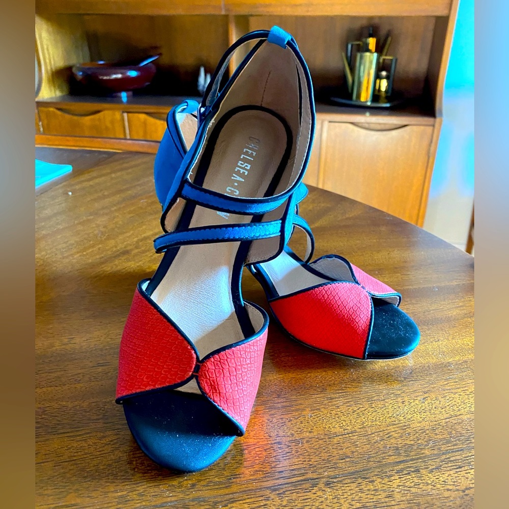 PRICE DROP! Nelly by Chelsea Crew!